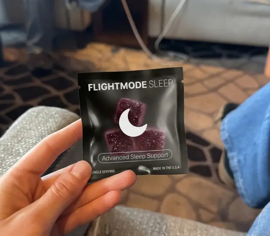 Hand holding a Flightmode Sleep single-serving packet
